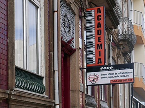 ESCOLA DE MÚSICA <span class="pt_splitter pt_splitter-1">Academia de Música de Costa Cabral</span>