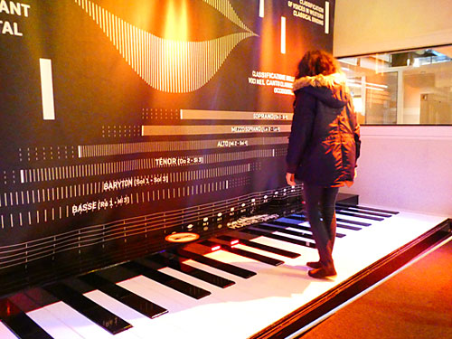 Piano de Chão e Percussões Virtuais