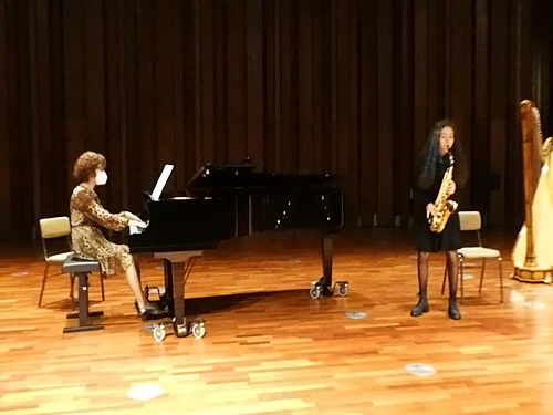 AUDIÇÃO <span class="pt_splitter pt_splitter-1">com Lúcia Rodrigues</span>