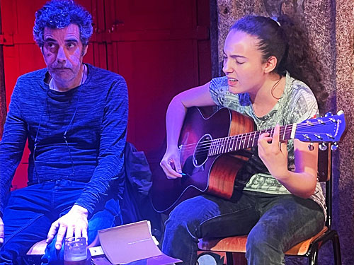 PERFORMANCE POÉTICA <span class="pt_splitter pt_splitter-1">"Eu, tu e os outros" <span class="pt_splitter pt_splitter-2">Noite de Poesia Pinguim Café</span></span>
