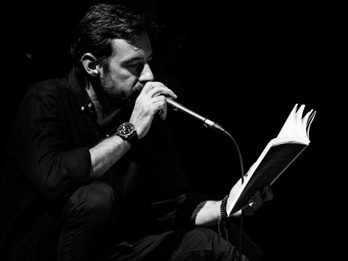 Pedro Lamares <span class="pt_splitter pt_splitter-1">Performance Poética</span>