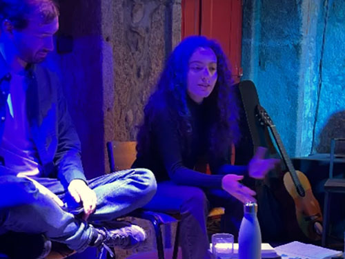 PERFORMANCE POÉTICA<span class="pt_splitter pt_splitter-1"> "Ruínas" <span class="pt_splitter pt_splitter-2">Noite de Poesia Pinguim Café</span></span>