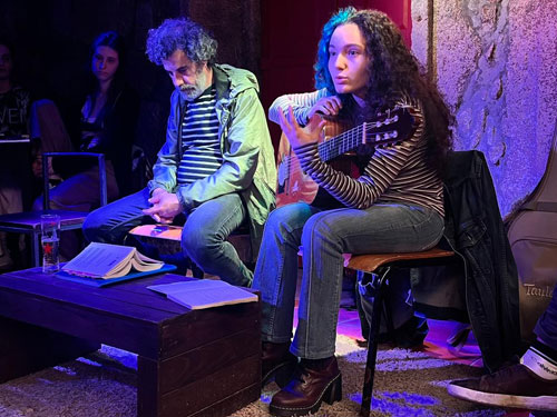 PERFORMANCE POÉTICA<span class="pt_splitter pt_splitter-1"> "A Rapariga no semáforo" <span class="pt_splitter pt_splitter-2">Noite de Poesia Pinguim Café</span></span>