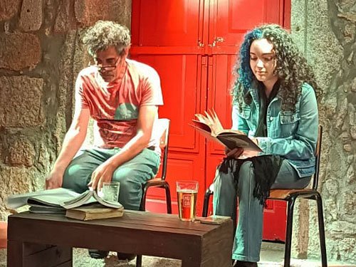 PERFORMANCE POÉTICA <span class="pt_splitter pt_splitter-1">"Uma rede de olhares" <span class="pt_splitter pt_splitter-2">Noite de Poesia Pinguim Café</span></span>